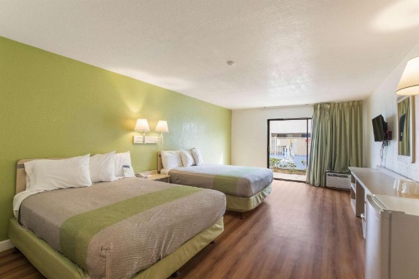 Motel 6 Hemet image 10